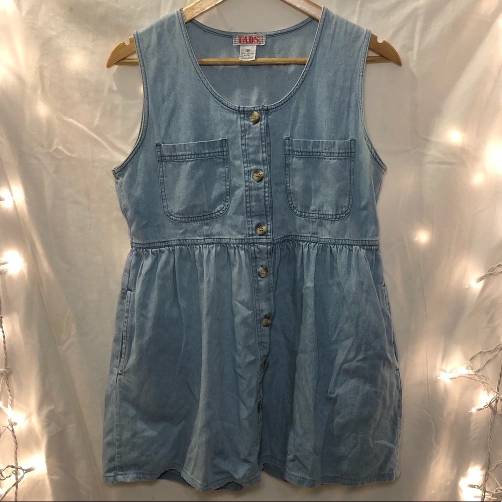 Country chic denim dress with pockets!